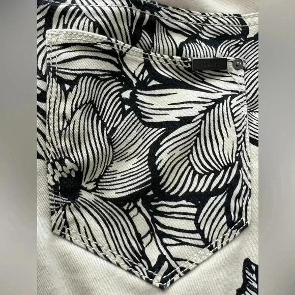 Chico’s | SO slimming girlfriend ankle pant. Size: 8/Chicos 1. - Picture 2 of 16